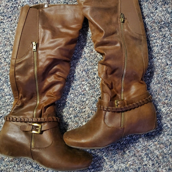 Brown tall boots - Picture 1 of 4